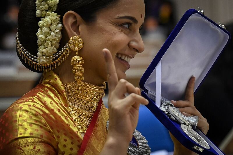 Kangana Ranaut shows off her Best Actress Award