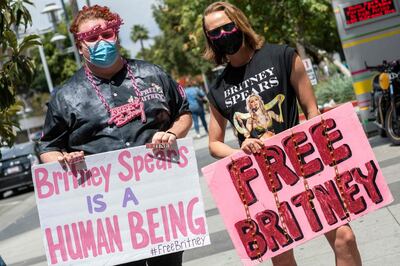 Supporters of the FreeBritney movement rally in support of musician Britney Spears following a conservatorship court hearing in Los Angeles, California on April 27, 2021.  Free Britney supporters of fans of Spears have closely followed her conservatorship case and rallied that the pop singer should be legally allowed to decide her own affairs. / AFP / VALERIE MACON
