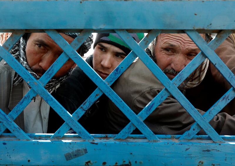 Afghan men line up to cast their votes during a parliamentary election at a polling station in Kabul, Afghanistan October 21, 2018. REUTERS/Omar Sobhani      TPX IMAGES OF THE DAY