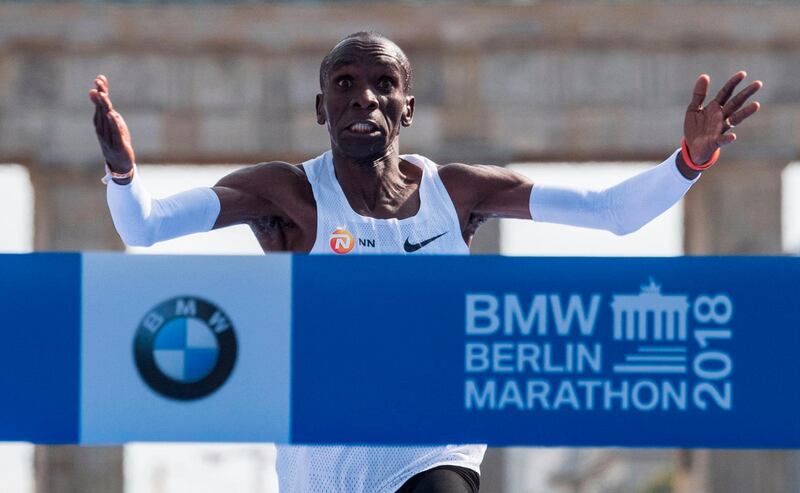 Kenya's Eliud Kipchoge crosses the finish line to win the Berlin Marathon setting a new world record on September 16, 2018 in Berlin.  / AFP / John MACDOUGALL
