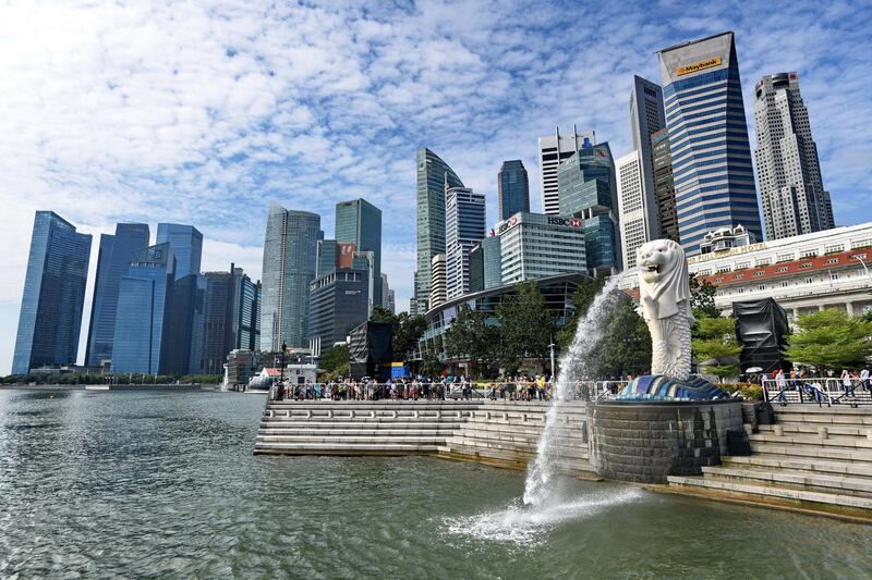(FILES) This file photo taken on February 8, 2019 shows central Singapore's iconic promenade and skyline. - Tokyo is on a charm offensive, hoping to lure firms in Hong Kong spooked by protests and a controversial security law, but wooing big business is proving a tough sell, with competition from Singapore as well. (Photo by Roslan RAHMAN / AFP) / TO GO WITH Japan-HongKong-China-Singapore-finance-economy,FOCUS by Etienne BALMER