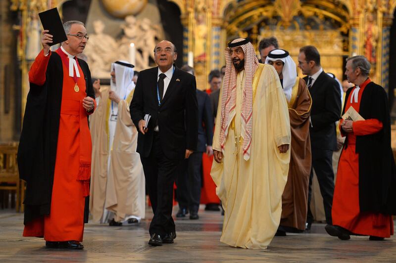 Dean of Westminster John Hall (L) leads Emirati President Sheikh Khalifa bin Zayed al-Nahayan (R) on a tour of Westminster Abbey in central London on May 1, 2013 on the second day of his state visit to Britain. The UAE president was to face questions from Prime Minister David Cameron during a meeting over allegations that three British men jailed in Dubai were tortured. AFP PHOTO / BEN STANSALL
 *** Local Caption ***  027805-01-08.jpg