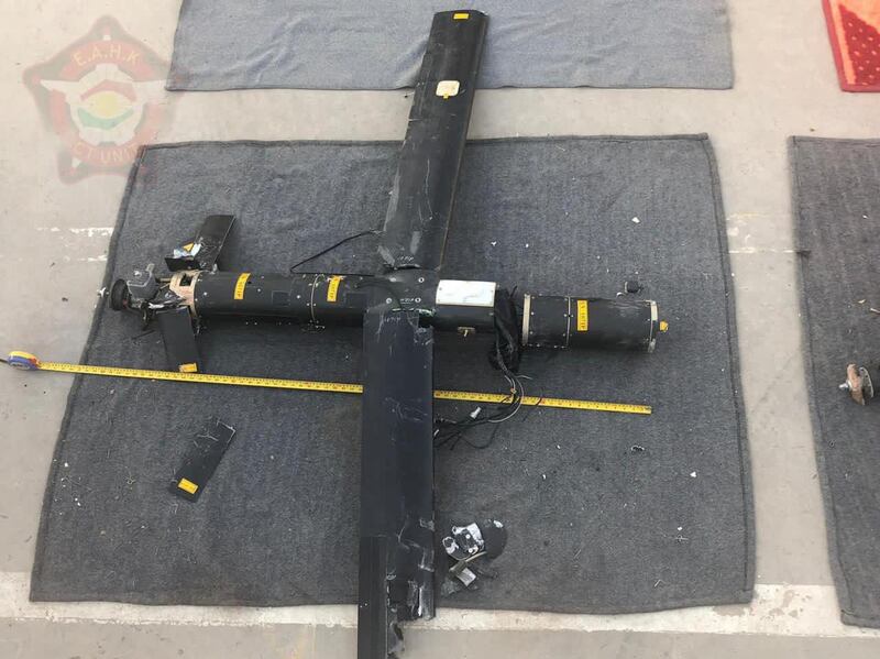 According to the information of the anti-terror page of Kurdistan, the morning of June 26, 2021 at 1:50, three drones ′′ the plane of the unplanned people ′′ in the house of a citizen in the apple garden near Mullah Omar province Erbil, where two of these lies explode, one of them won't explode, luckily there won't be any damage to their homes. Hawk a drone falls in a dark mountain of Tarin.
The topic of the rumor of ′′ Peace be upon you, the name of God, the name of Allah Qasim Aljabarin, or Zahragh ′′ written on the wings of the drones. Photo: Directorate General of Counter Terrorism (CTD)