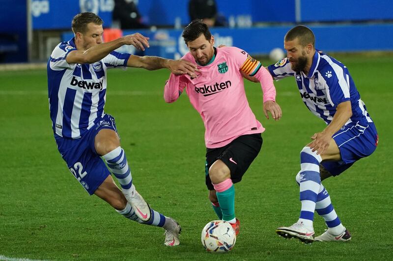 Messi takes on Florian Lejeune and Victor Laguardia Cisneros. AFP