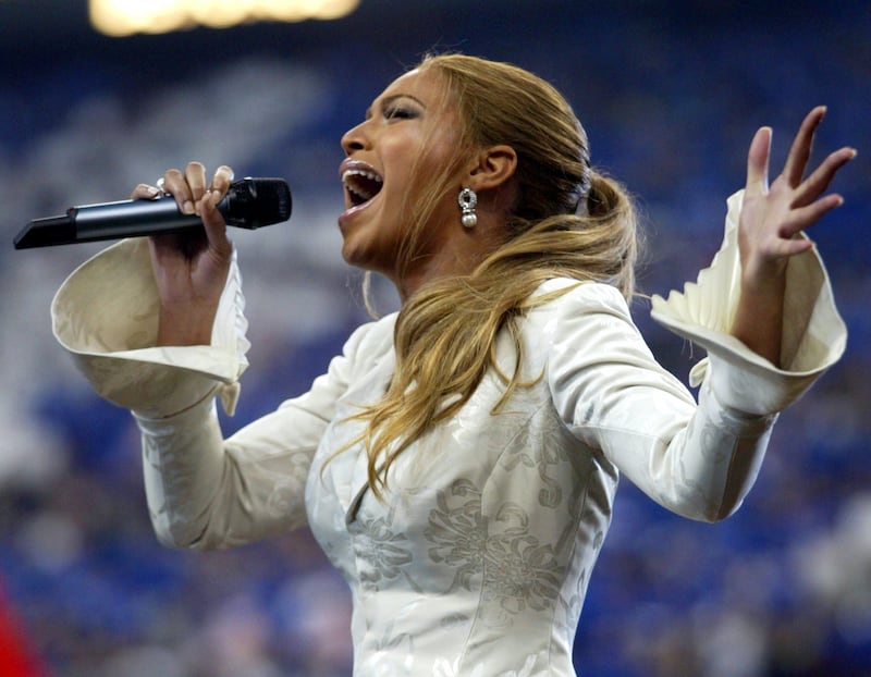 Beyonce sings the national anthem before the start of Super Bowl XXXVIII in Houston February 1, 2004. Reuters