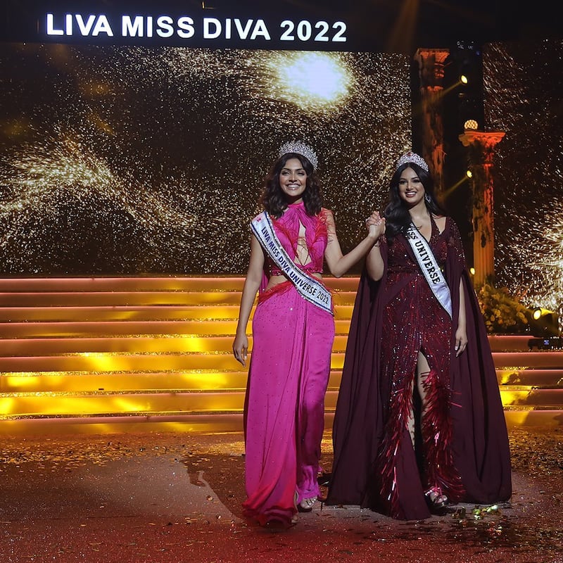 Divita Rai, Miss Diva 2022, with last year's winner Harnaaz Sandhu, who is also the reigning Miss Universe 2021.