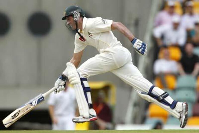 Australian batsman Michael Hussey completes a run during the second day of the first Ashes cricket Test match between Australia and England at the Gabba in Brisbane on November 26, 2010.     IMAGE STRICTLY RESTRICTED TO EDITORIAL USE Ð STRICTLY NO COMMERCIAL USE     AFP PHOTO / Patrick HAMILTON

