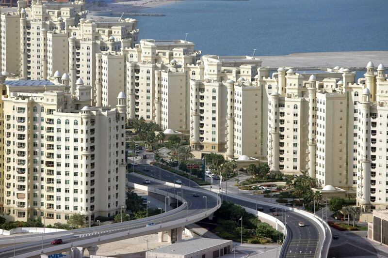 UAE - Dubai - Jan 05 - 2011:  The shoreline apartments at the Palm Jumeirah.  ( Jaime Puebla - The National Newspaper )