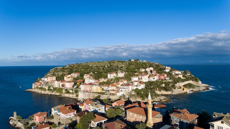 Amasra is spread over a peninsular and an adjacent island connected by a single stone bridge built in the ninth century. Photo: Turkiye Tourism Promotion and Development Agency