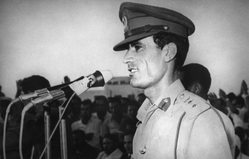 Le colonel Mouammar Kadhafi, President du Conseil de direction de la Révolution Libyenne, prononce un discours le 27 septembre 1969 à Tripoli, après le coup d'Etat militaire. 

File picture of Libyan Colonel Moammar Kadhafi in Tripoli, 27 September 1969, after the military putsch. Kadhafi, born in 1942, formed in 1963 the Free Officers Movement, a group of revolutionary army officers, which overthrew 01 September 1969 King Idris of Libya and proclaimed Libya, in the name of "freedom, socialism and unity," Socialist People's Jamahiriya.