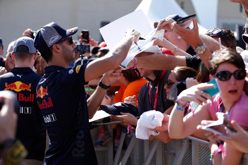 Daniel Ricciardo greets his fans during an exclusive autograph signing session at Yas Marina Circuit. Courtesy Yas Marina Circuit