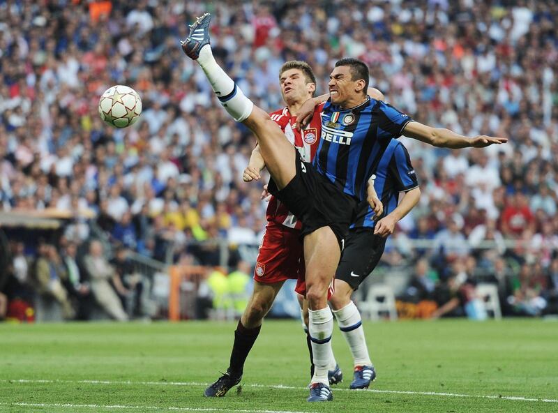 MADRID, SPAIN - MAY 22:  Lucio of Inter Milan is challenged by Thomas Mueller of Bayern Muenchen during the UEFA Champions League Final match between FC Bayern Muenchen and Inter Milan at the Estadio Santiago Bernabeu on May 22, 2010 in Madrid, Spain.  (Photo by Jasper Juinen/Getty Images)