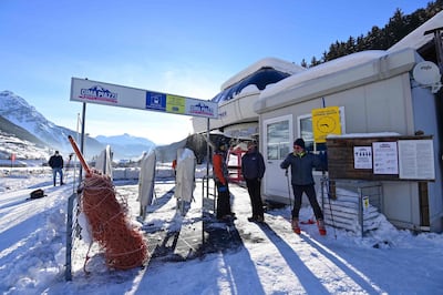 A skier (R) leaves the ski lifts of the Cima Piazzi ski resort in Isolaccia near Bormio, Italian Alps, on February 15, 2021. Italy's Health Ministry on February 14 decided to keep closed ski resorts that were due to reopen on February 15, due the progression of the coronavirus variants, until March 5, 2021, the expiry date of the government's latest decree. / AFP / MIGUEL MEDINA
