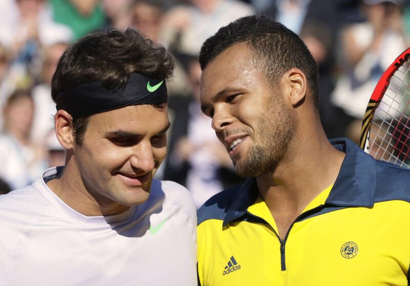 Switzerland's Roger Federer (L) is comforted by France's Jo-Wilfried Tsonga at the end of their French Tennis Open quarter final match at the Roland Garros stadium in Paris, on June 4,  2013. AFP PHOTO / KENZO TRIBOUILLARD
 *** Local Caption ***  267811-01-08.jpg