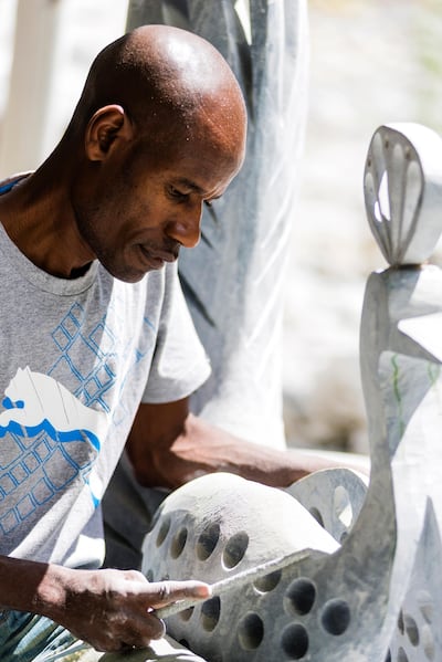 Dominic Benhura working in his studio. Courtesy of the artist 