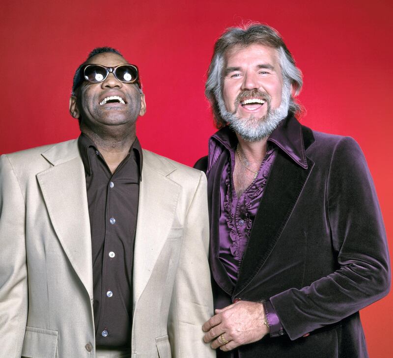 LOS ANGELES - JANUARY 1: Country music singers, from left, Ray Charles and Kenny Rogers. January 1, 1979. (Photo by CBS via Getty Images)