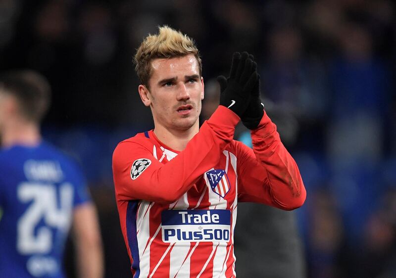 Soccer Football - Champions League - Chelsea vs Atletico Madrid - Stamford Bridge, London, Britain - December 5, 2017   Atletico Madrid’s Antoine Griezmann applauds the fans at the end of the match    REUTERS/Toby Melville