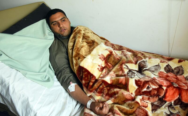 Mohamed Abdel Fattah, the imam of al-Rawda mosque which was attacked by militants near the North Sinai provincial capital of El-Arish, receives treatment at al-Husseiniya hospital in Egypt's northern province of al-Sharqiya on November 25, 2017.
Armed attackers killed over 300 worshippers in a bomb and gun assault on the packed mosque in Egypt's restive North Sinai province, in the deadliest attack the country has witnessed. / AFP PHOTO / MOHAMED EL-SHAHED