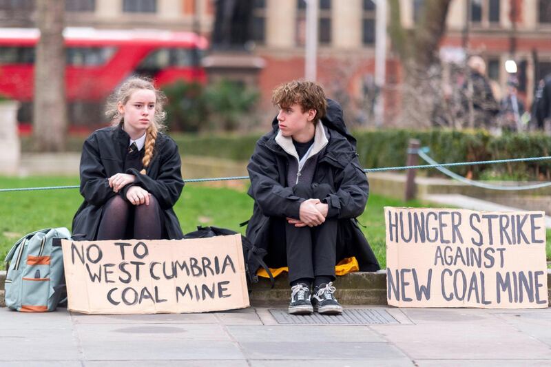 2AT7G01 Westminster, London, UK. 31st Jan, 2020. Elijah McKenzie-Jackson, 16, has gone on hunger strike outside the Houses of Parliament in protest against the proposed coal mining operation at the Woodhouse Colliery in Whitehaven, Cumbria. The young climate activist is part of Greta Thunberg?s Fridays for Future youth movement. Work is expected to begin in the spring this year at the site towards coal extraction in 2022