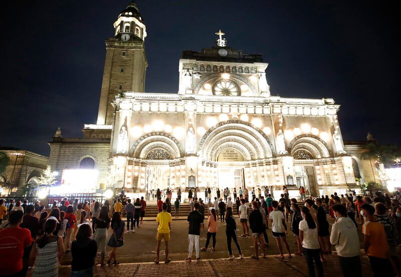 epa08886629 Catholic devotees attend a dawn mass at the Manila Cathedral in Metro Manila, Philippines, 16 December 2020. The traditional Catholic dawn mass, which is held ever day for nine days before Christmas, is being held outdoors for social distancing requirements, due to the coronavirus pandemic.  EPA/FRANCIS R. MALASIG