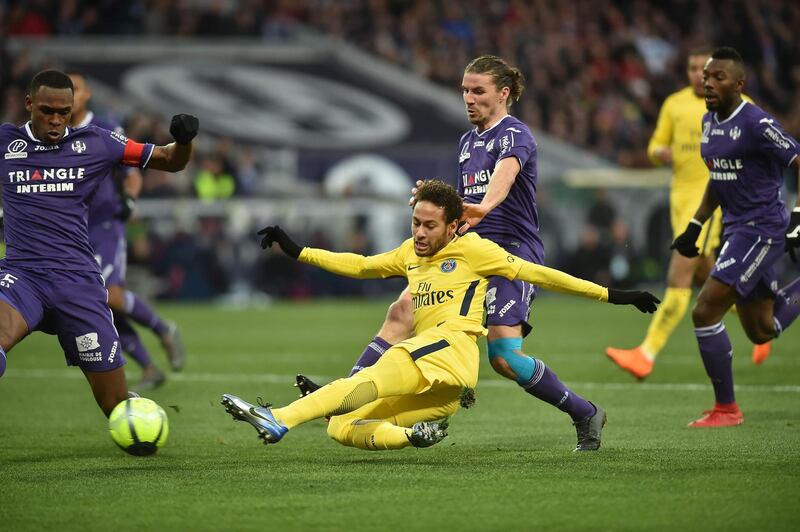 Paris Saint-Germain's Brazilian forward Neymar Jr (2L) kicks the ball during the French L1 football match between Toulouse (TFC) and Paris Saint-Germain (PSG) on February 10, 2018 at the Municipal stadium in Toulouse.  / AFP PHOTO / REMY GABALDA