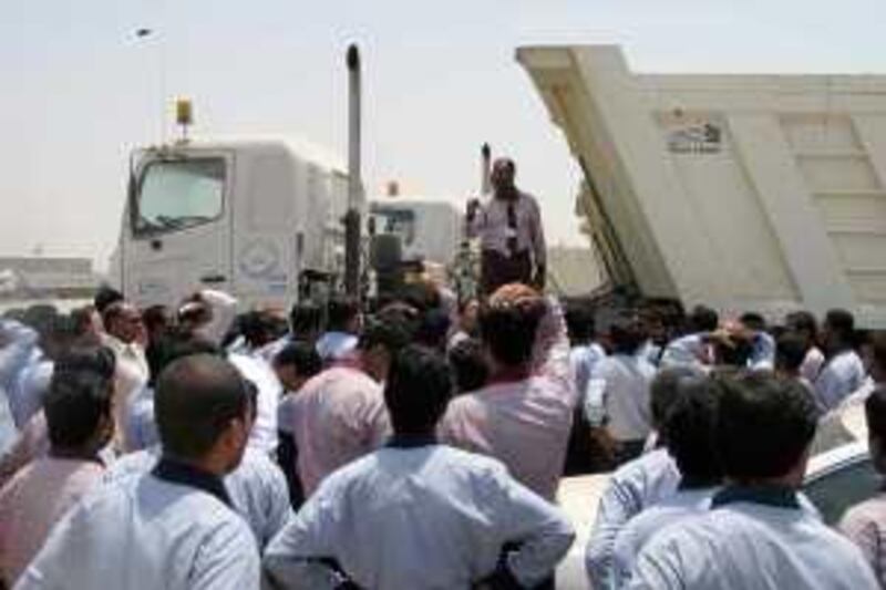 June 18, 2009-About 100 drivers from Al Hamra and Cars Taxi petitioned for guaranteed 30 per cent commission in an six hour protest near Manar Mall in Ras Al Khaimah
Anna Zacharias/The National  *** Local Caption ***  taxi2.jpg