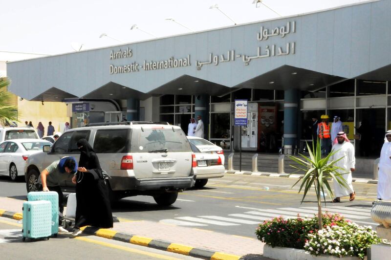 Travellers gather in front of the arrivals lounge at the Abha airport in the southern Saudi Arabian popular mountain resort of the same name, on June 2, 2019.  A Yemeni rebel attack on the civilian airport wounded nine civilians today, a Riyadh-led coalition said, the latest in a series of strikes on the site. / AFP / -
