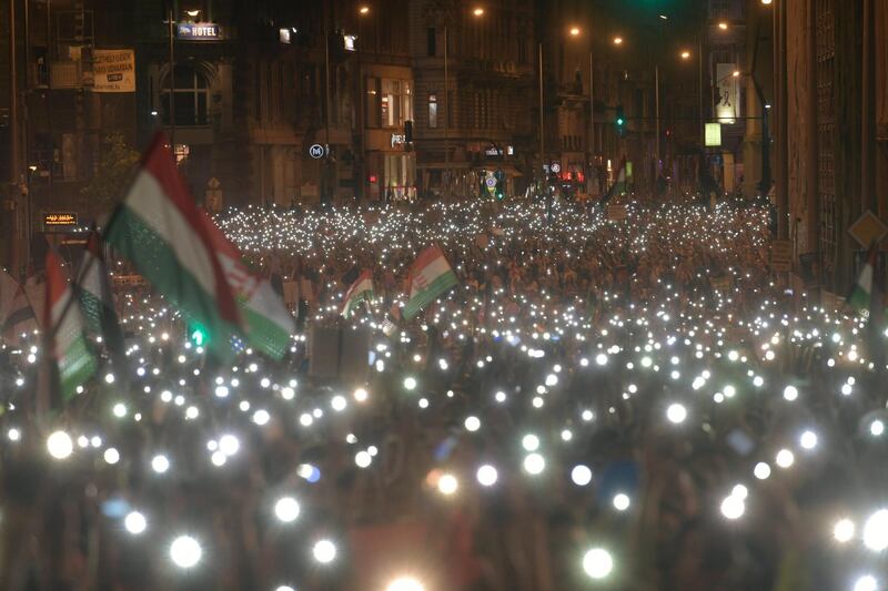 epa06684428 Participants of the '2.0 We are the majority! - Another protest for democracy' demonstration against the results of the 08 April general election turn on the lights of their mobile phones on Szabadsajto (Freedom of the Press) Road in Budapest, Hungary, 21 April 2018.  EPA/Zsolt Szigetvary  HUNGARY OUT