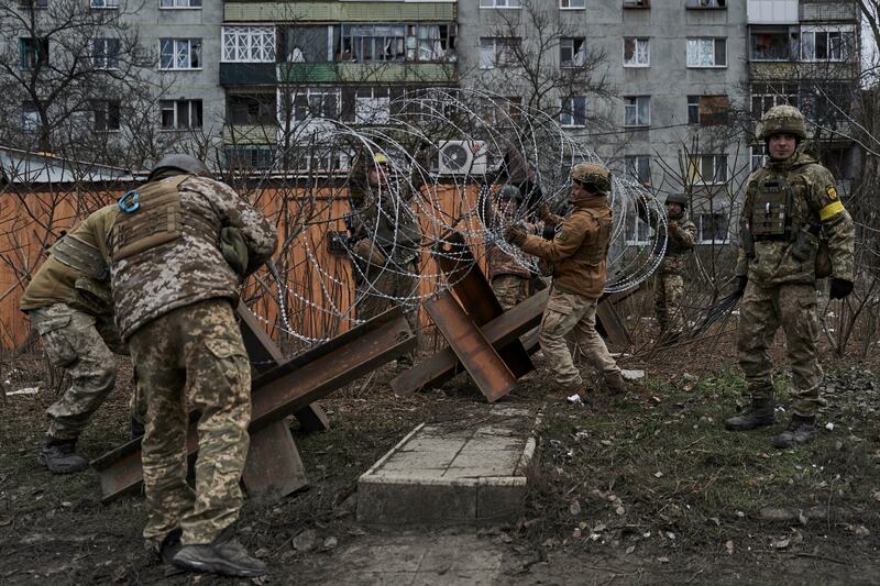 Ukrainian soldiers set up a barricade in Bakhmut. AP