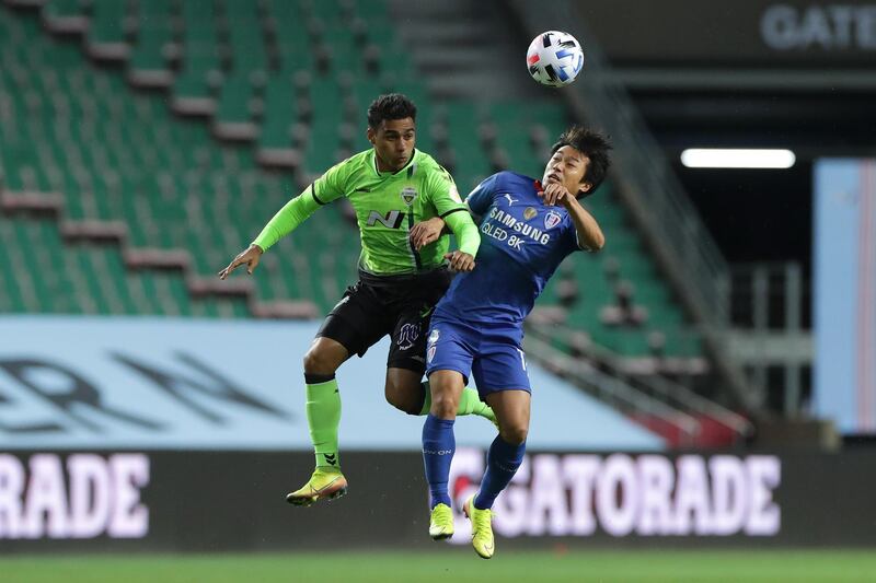 Murilo Henrique of Jeonbuk Hyundai Motors in action against Suwon Samsung Bluewings. Getty Images