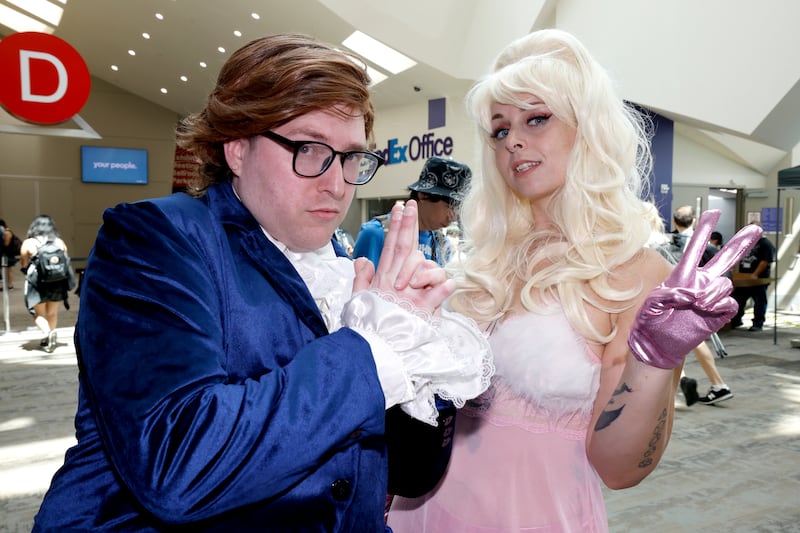 Groovy! Austin Powers and Fembot make an appearance. AP