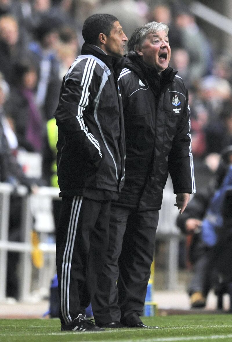 NEWCASTLE-UPON-TYNE, UNITED KINGDOM - OCTOBER 28:   Newcastle United Manager Joe Kinnear shouts instructions to his players as Assistant Chris Houghton looks on during  the Barclays Premier League match between Newcastle United and West Bromwich Albion at St James' Park on October 28, 2008 in Newcastle, England. (Photo by Richard Heathcote/Getty Images)