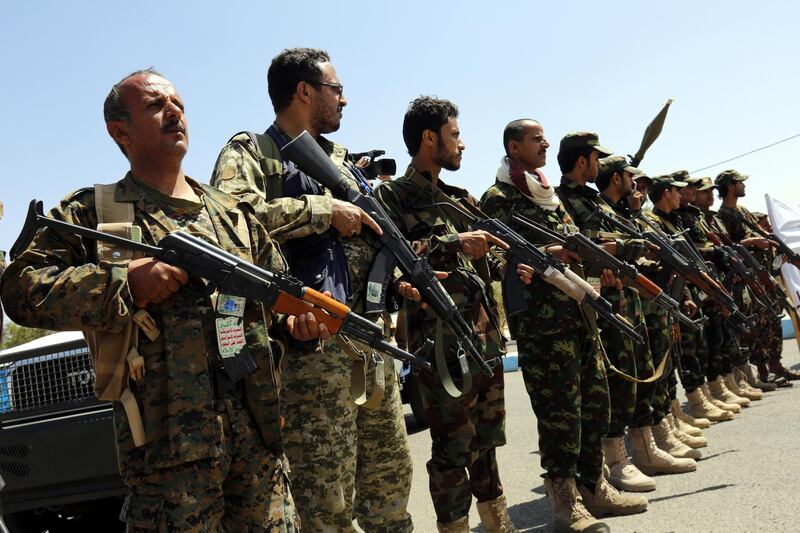 epa07052014 Supporters of Houthi rebels hold weapons during a gathering to mobilize more tribal fighters into the intensifying battlefront of Hodeidah, in Sana'a, Yemen, 27 September 2018. According to reports, UN investigators have called for continued inquiry into alleged violations in Yemen's ongoing conflict, after their recent report accused both warring parties, especially Saudi-backed government forces and the Houthi rebels, of violations against international law, including disproportionate attacks on civilians, arbitrary and abusive detention and recruitment of children.  EPA/YAHYA ARHAB