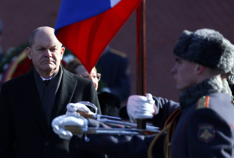 Chancellor Scholz attends a wreath-laying ceremony at the Tomb of the Unknown Soldier in Moscow. EPA