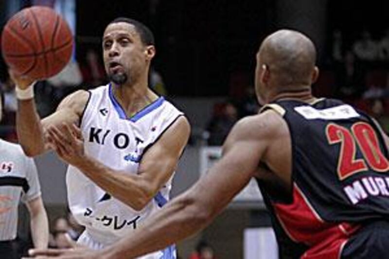 Mahmoud Abdul-Rauf, left, in action for Kyoto Hannaryz in the Japan professional league.