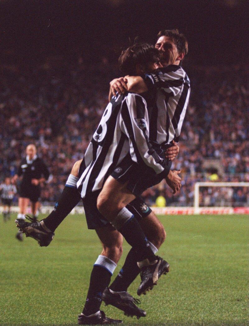26 OCT 1994:  NEWCASTLE's PETER BEARDSLEY CONGRATULATES PAUL KITSON, SCORER OF NEWCASTLE's 2ND GOAL AGAINST MANCHESTER UNITED IN THE COCA COLA LEAGUE CUP 3RD ROUND AT NEWCASTLE. Mandatory Credit: Mike Hewitt/ALLSPORT