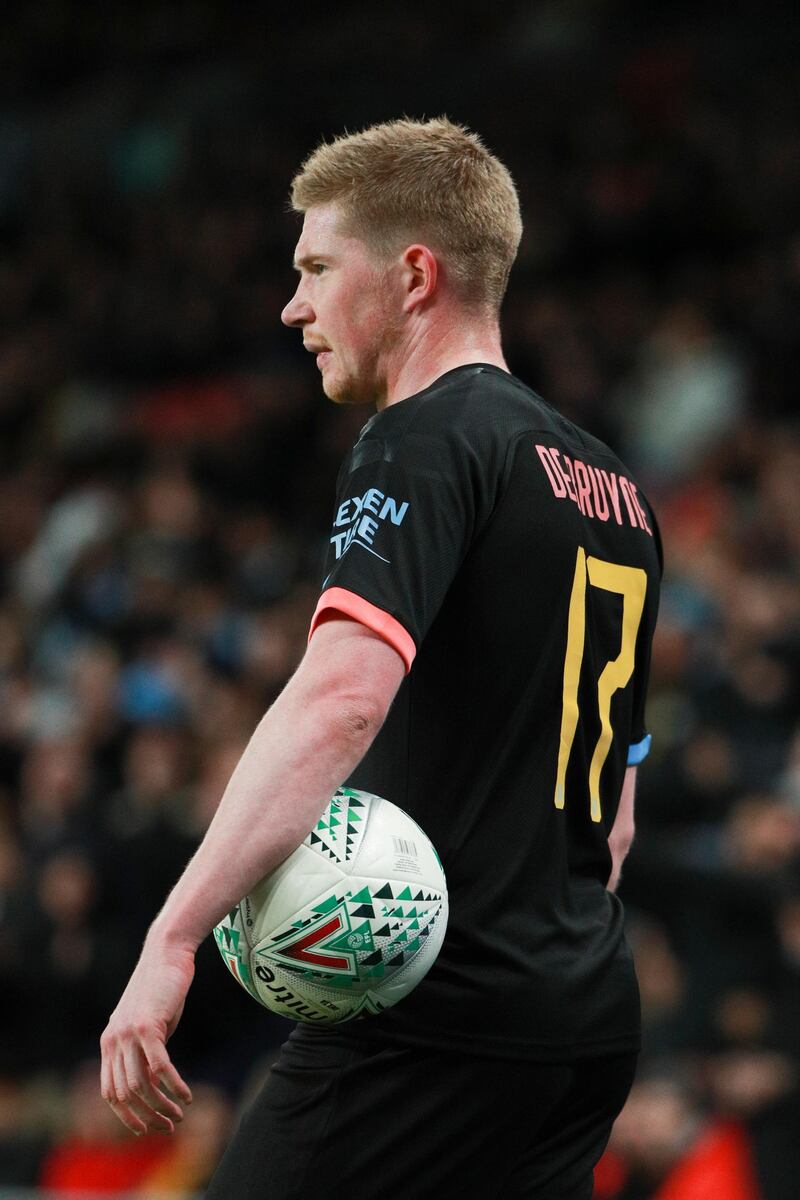 Manchester City's Kevin De Bruyne waits to thaw in the ball during the League Cup final against Aston Villa. AP