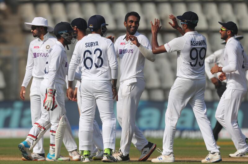 India's Jayant Yadav , center, celebrate the dismissal of New Zealand's William Somerville with his team players during the day four of their second test cricket match with New Zealand in Mumbai, India, Monday, Dec.  6, 2021.  (AP Photo / Rafiq Maqbool)