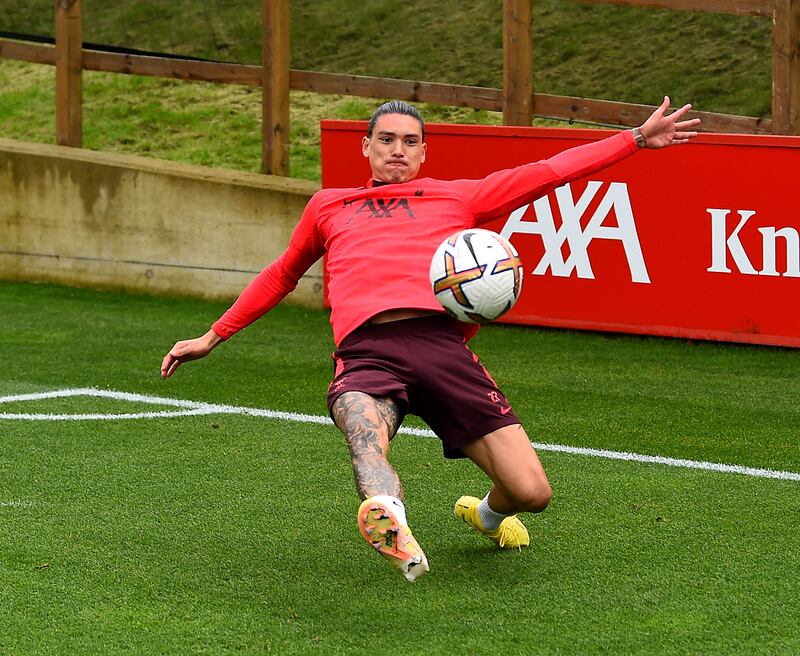 Darwin Nunez stretches for the ball in the Liverpool training session. 