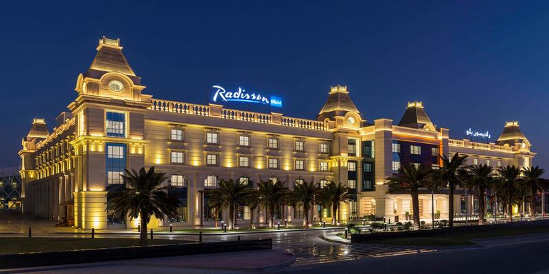 Radisson Blu Hotel Ajman - Facade - Night. Courtesy Radisson Blu Hotel Ajman