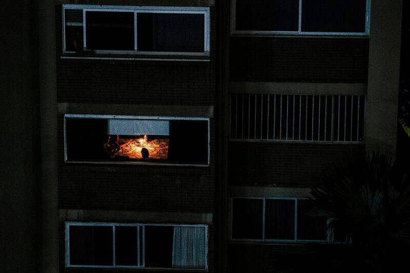 View in Caracas on March 10, 2019, during the third day of a massive power outage which has left the capital and much of the country without communications, water and electricity. The unprecedented power outage already left 15 patients dead and threatens to extend indefinitely, increasing distress for the severe political and economic crisis hitting the oil-rich South American nation. / AFP / Matias DELACROIX
