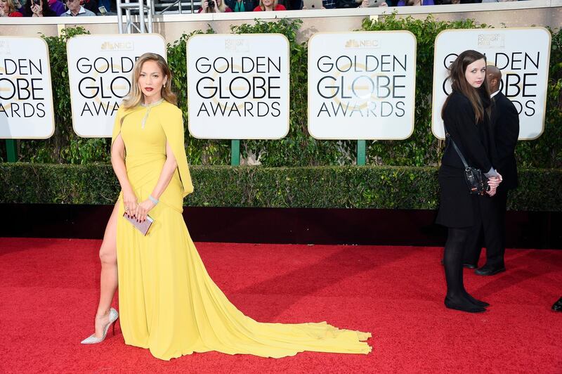 epa05096313 Jennifer Lopez arrives for the 73rd Annual Golden Globe Awards at the Beverly Hilton Hotel in Beverly Hills, California, USA, 10 January 2016.  EPA/PAUL BUCK