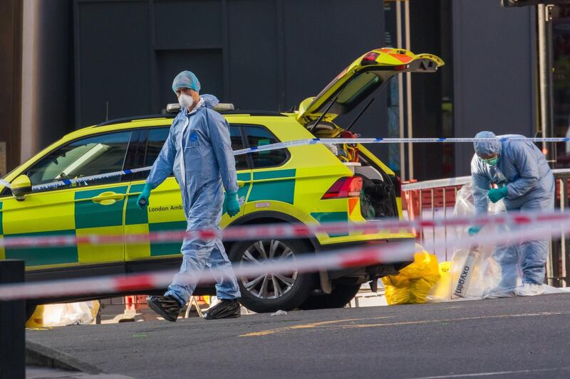 epa08035142 Police forensic officers working near the crime scene at London Bridge in London, Britain, 30 November 2019. At least two members of the public have died and a male suspect has been shot dead by police at a scene on 29 November after a stabbing at London Bridge.  EPA/VICKIE FLORES