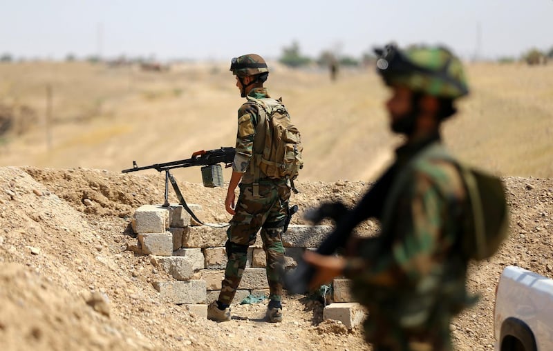 epa06183178 Members of the Iraqi Shiite militia, Saraya al-Salam (Peace Brigade), take part in a military operation near Samarra city, 120 km north of Baghdad, Iraq, 04 August 2017. The Iraqi military forces in Salahdain province have launched a military operation to secure the liberated towns, in conjaction with the readiness of Iraqi forces to launch a new military operation to regain control of the neighboring town of Hawija which still under the control of Islamic state group (IS).  EPA/BAREQ AL-SAMARRAI