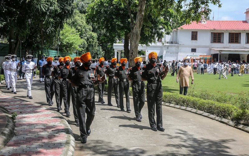Indian paramilitary soldiers pay their respect Mukherjee, who had been president of the republic from 2012 to 2017. EPA