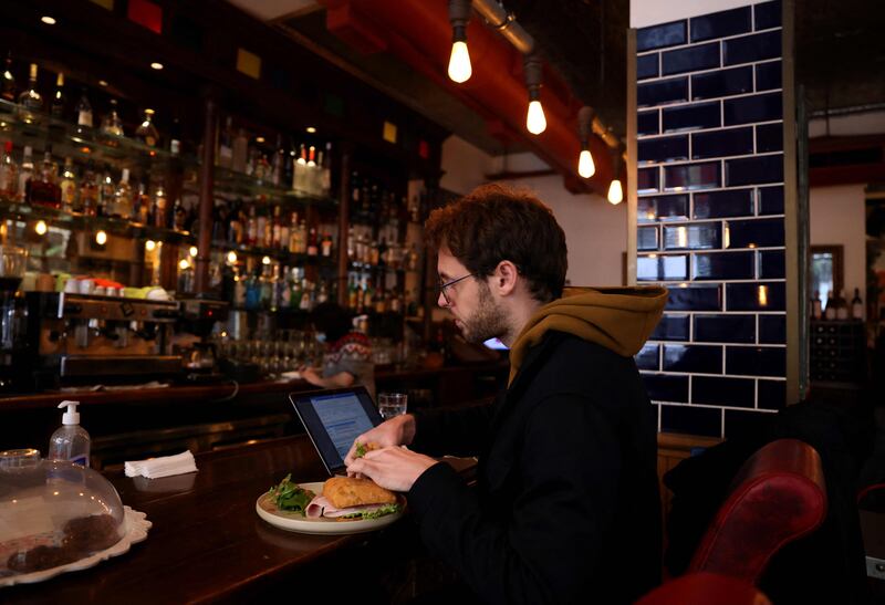 Meals and laptops or tablets are regular bar-top neighbours in Beirut.