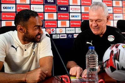 Egypt's coach Javier Aguirre (R) and Egypt's defender Ahmed Elmohamady attend a press conference two days ahead of their opening match against Zimbabwe in the 2019 football Africa Cup of Nations on June 16, 2019 in Cairo. / AFP / Khaled DESOUKI
