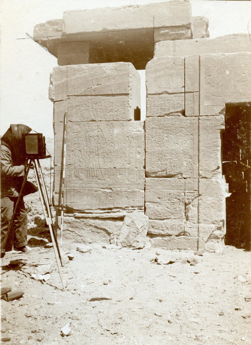 Photos being taken of the temple of Semna with the travel plate camera.
