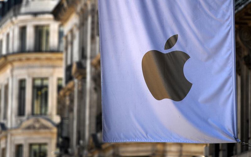 epa08612923 (FILE) - Apple's flag hangs from its headquarters in London, Britain, 01 August 2018 (reissued 19 August 2020). US technology company Apple on 19 August 2020 surpassed a value of two trillion US dollar, regaining the position of the world's most valuable company.  EPA/ANDY RAIN *** Local Caption *** 54741003