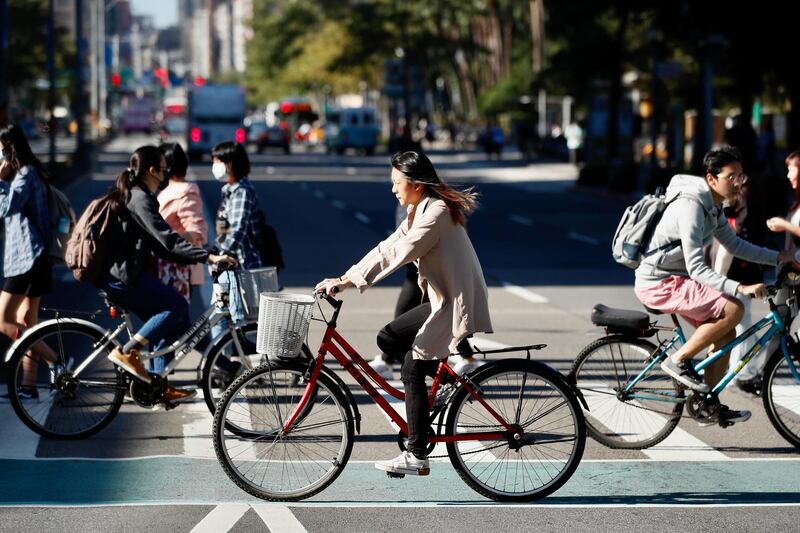 epa08843433 People ride their bikes in Taipei, Taiwan, 26 November 2020. According to news reports, nearly 70 percent of the global bicycle demand is fulfilled by Taiwan made mid-to-high class bikes each year. Road bike export to the US is compromised by 20-30 percent road bike and 60 percent mountain bike due to it rising demand. While in Europe the demand for mountain bike and road bike is almost the same.  EPA-EFE/RITCHIE B. TONGO *** Local Caption *** 56522309